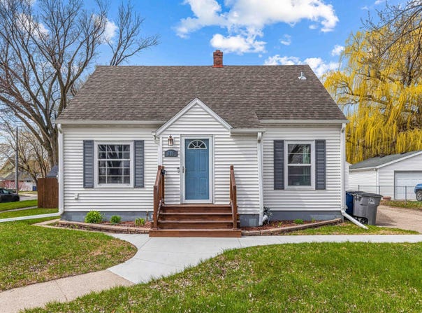 601 11th Street N, Moorhead, MN 56560
