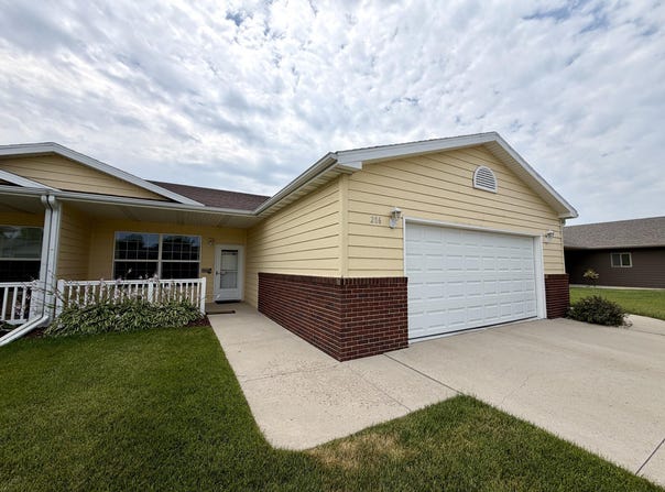 286 24th St SW, Huron, SD 57350