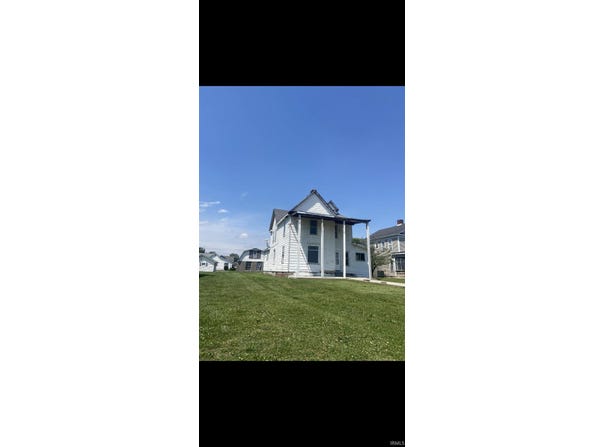 920 NE A St, Linton, IN 47441
