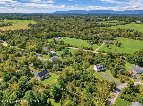 41 Haunted Circle, Athens, NY 12015