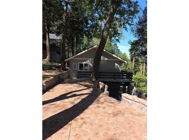 979 Venus Way, Crestline, CA 92325