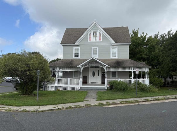 1049 Maple Ave, Linwood, NJ 08221