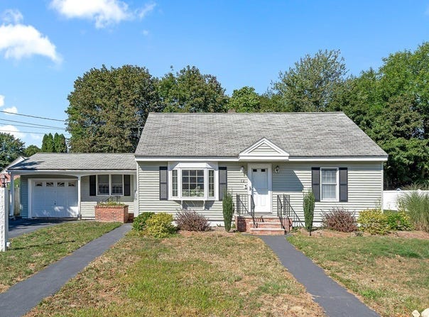 12 Leo Ave, Dracut, MA 01826