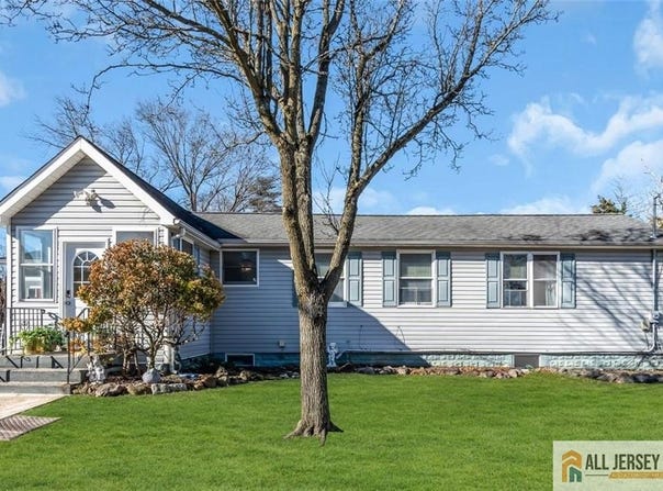 18 Avenue B, Helmetta, NJ 08828