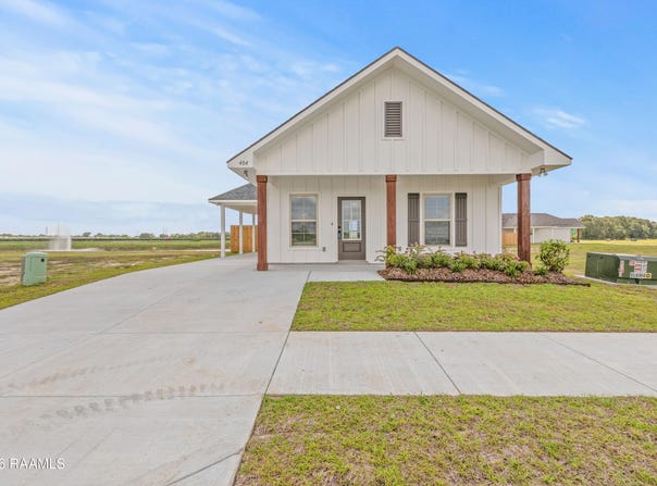 404 Willowbend Way, Youngsville, LA 70592