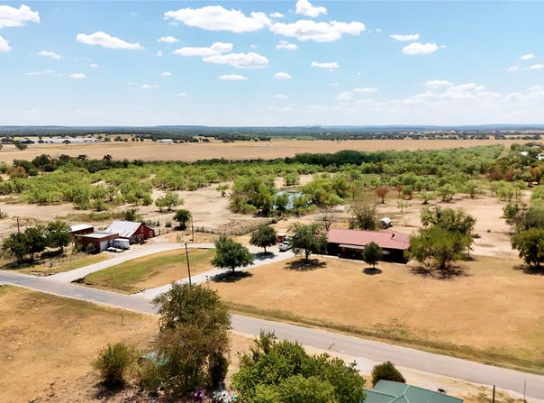 414 E Walnut Street, Strawn, TX 76475