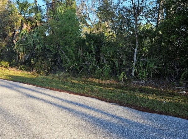 NAMIOT Circle, NORTH PORT, FL 34288