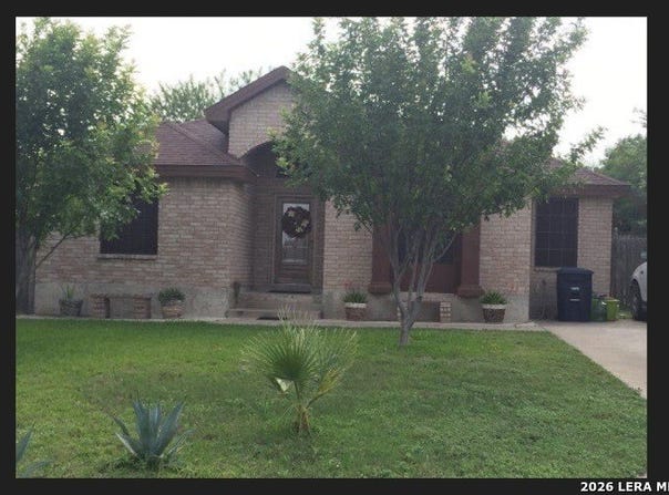 1675 Raintree Dr, Eagle Pass, TX 78852