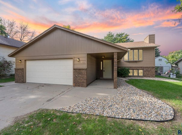 729 N Columbia Dr, Sioux Falls, SD 57103-6604
