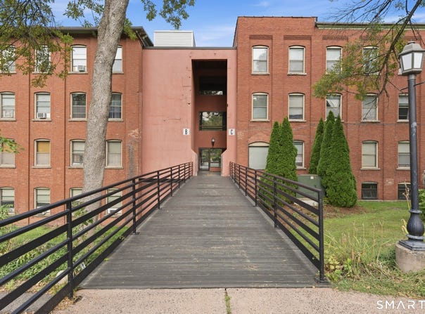 222 Williams Street E, Glastonbury, CT 06033