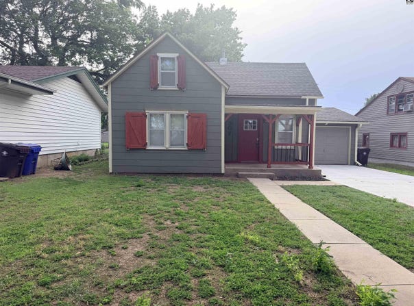 307 N Pine St, Inman, KS 67546