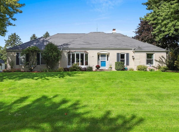 2924 RIDGEWAY Drive, NEENAH, WI 54956-9529