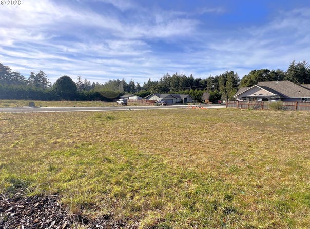 1090 PARK Pl, CoosBay, OR 97420