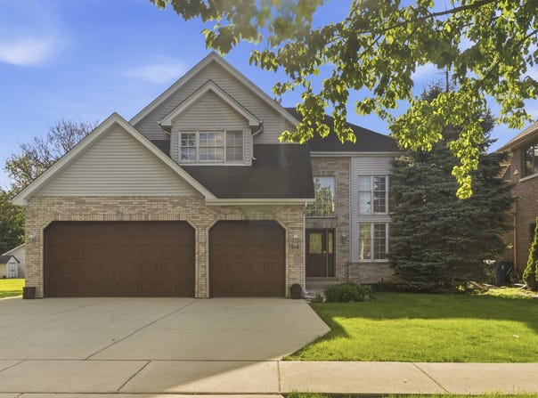 546 N 4th Avenue, Addison, IL 60101