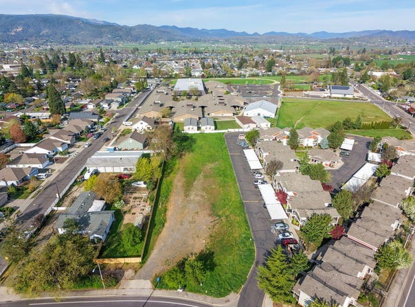 N Third Street, Central Point, OR 97502
