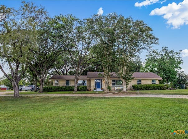 105 S US Highway 77A, Yoakum, TX 77995