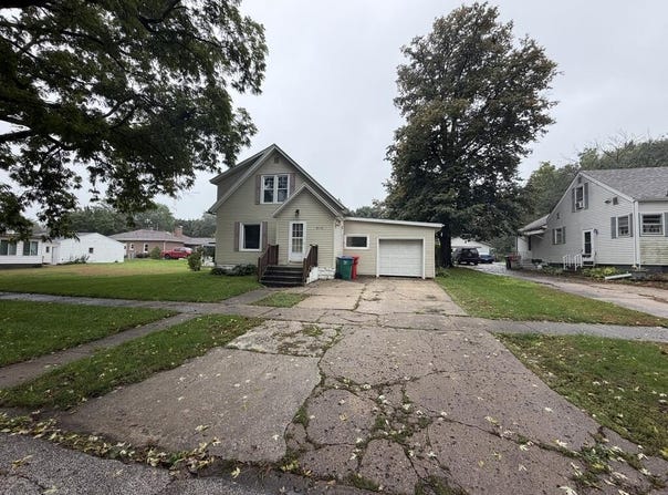 810 Cedar St, Webster City, IA 50595