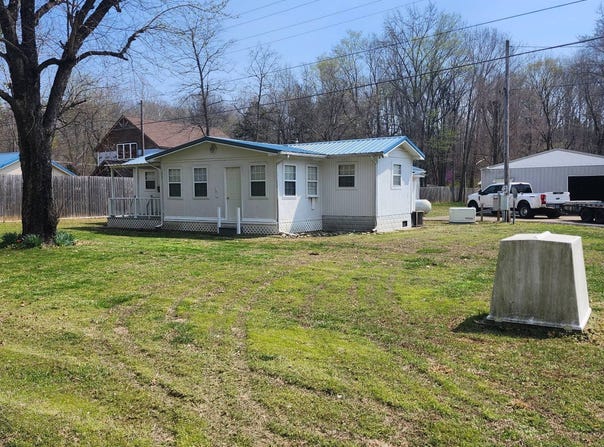 189 Leatherwood Lake Dr, Stewart, TN 37175