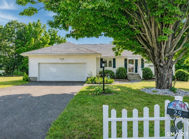 25 Baldwin Drive, Bristol, CT 06010