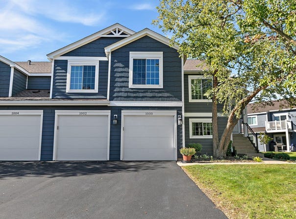 1002 Boston Circle, Schaumburg, IL 60193