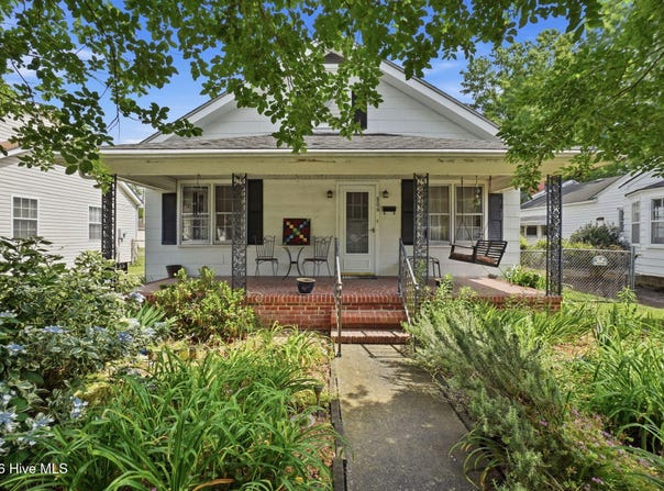 806 Maple Street, Elizabeth City, NC 27909