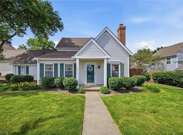 26 Hudson Common Drive, Hudson, OH 44236