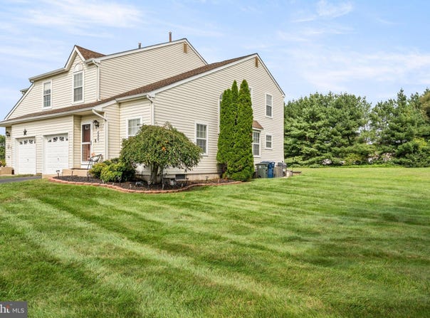 435 LONGFELLOW Drive, WILLIAMSTOWN, NJ 08094