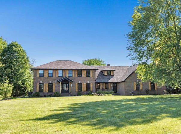 2004 LEDGEVIEW Road, DE PERE, WI 54115
