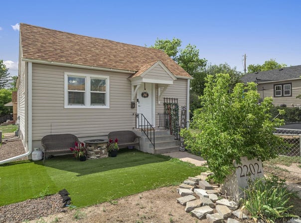 2202 MORRIE AVE, Cheyenne, WY 82001
