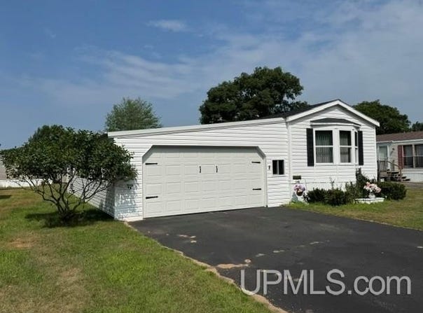 155 29th Street, Gladstone, MI 49829
