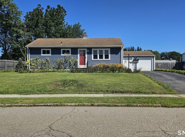 32 Riverdale Road, Milford, CT 06460