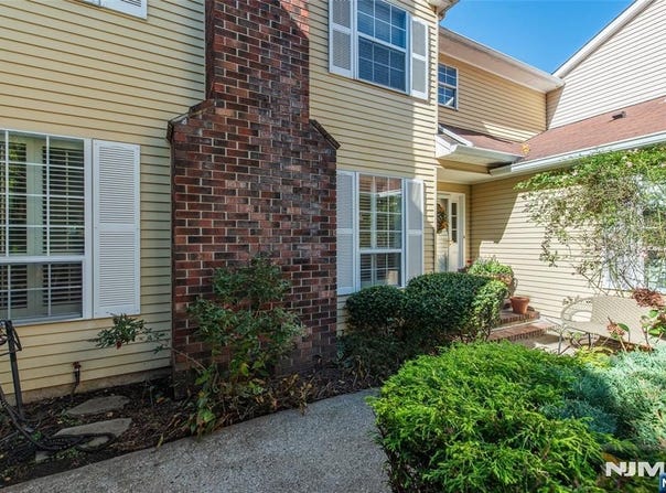 8 Birdseye Circle, Wayne, NJ 07470