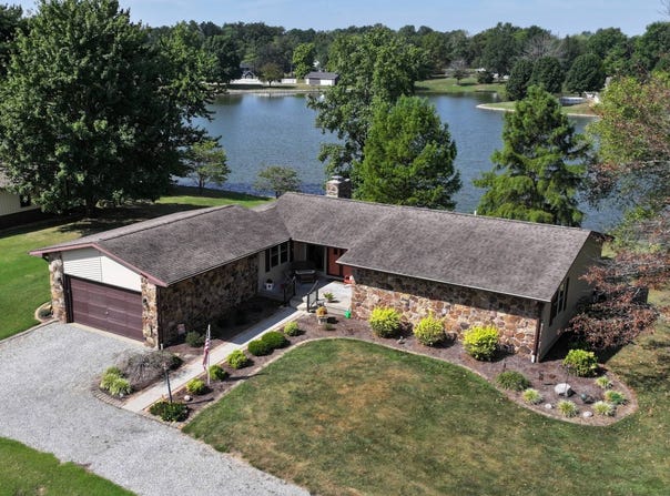105 Flower Dr., Albion, IL 62806