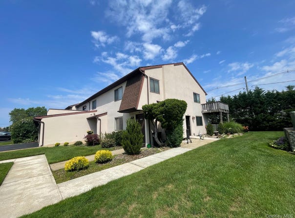 1 Anchorage Way, Freeport, NY 11520