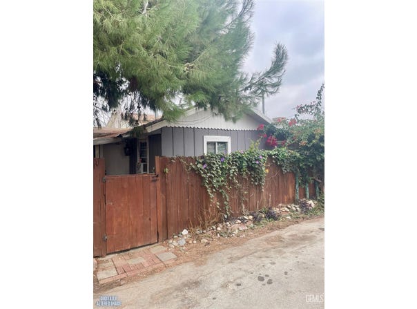 217 E Moneta Avenue, Bakersfield, CA 93308