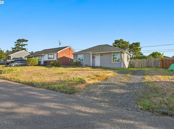 941 PACIFIC Ave, CoosBay, OR 97420