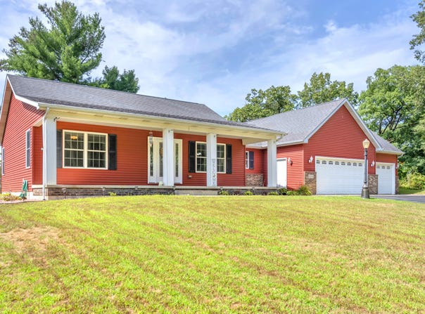 12036 Oakwood Drive, DeMotte, IN 46310