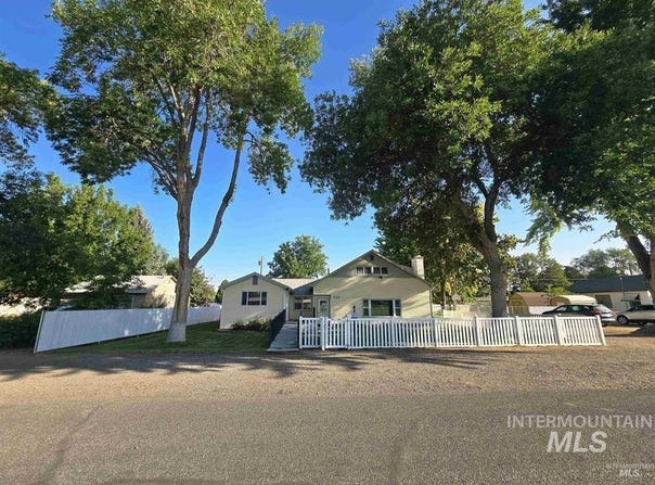 250 2nd Ave E, Wendell, ID 83355