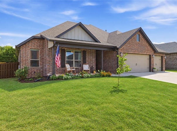 2108 Decker Road, Pea Ridge, AR 72751