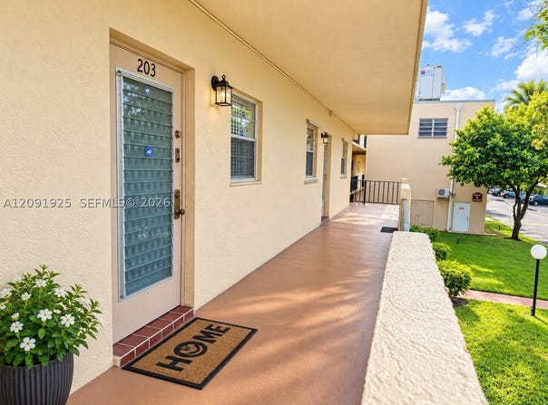 300 Berkley Rd, Hollywood, FL 33024