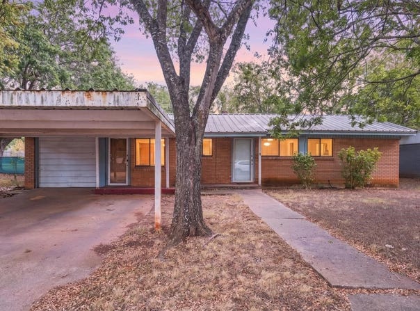 1204 W 4th Street, McGregor, TX 76657