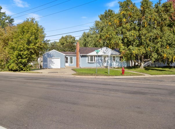 5340 Byron Avenue N, Crystal, MN 55429