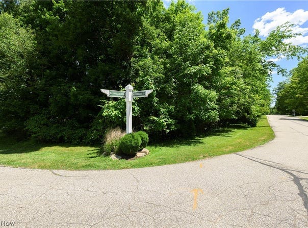 4609 Barnsleigh Drive, Akron, OH 44333