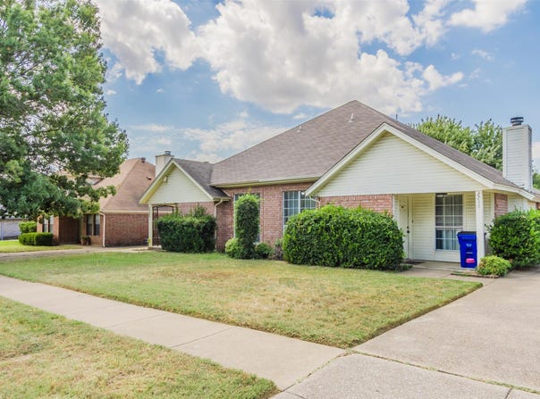 2709 Brittany Drive, Euless, TX 76039