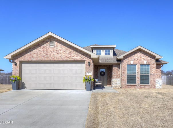 817 Delaney Drive, Carl Junction, MO 64834