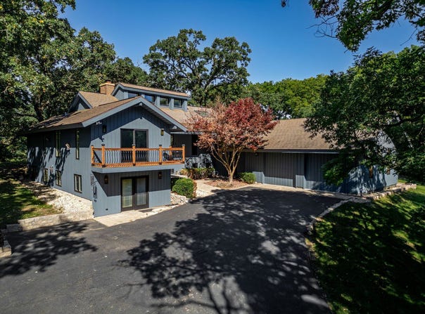 7707 N VALLEY HILL Road, Woodstock, IL 60098