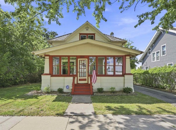 1217 N STATE Street, APPLETON, WI 54911-4356