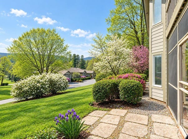 111 BLUFFVIEW Lane, Flat Rock, NC 28731