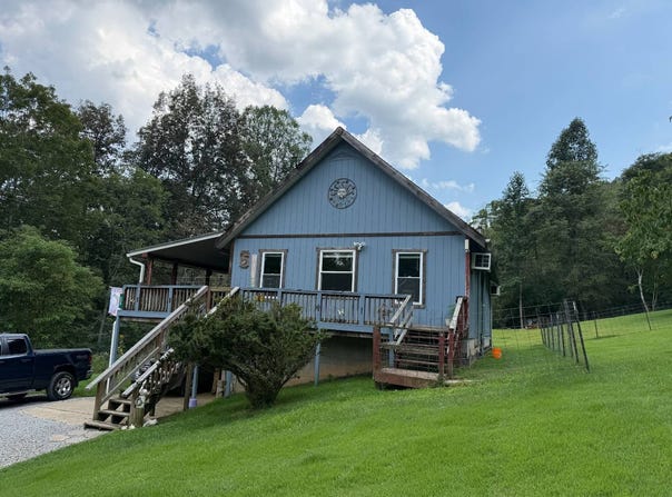 228 Lucky Hearts Farm Dr, Normantown, WV 25267