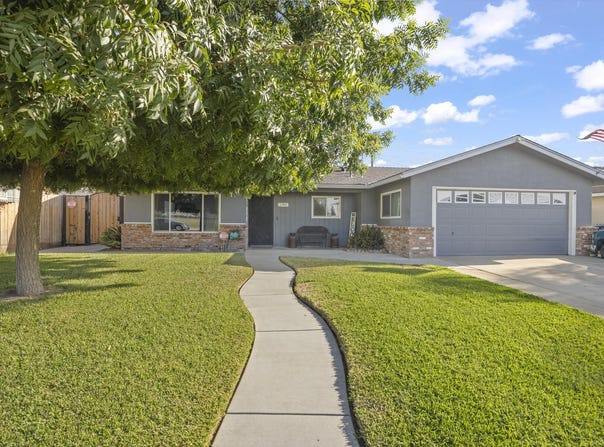 1749 E Kohn Avenue, Tulare, CA 93274